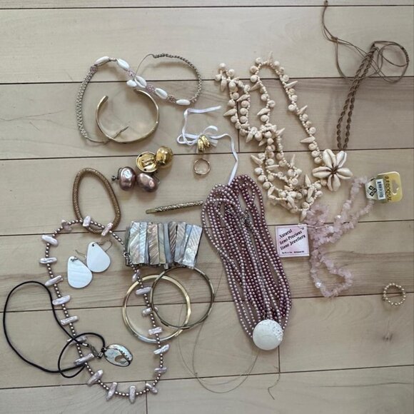 Mermaidcore Jewelry Bundle 03 – Golden Pink Tones, Pearls & Iridescent Details - Picture 2 of 5